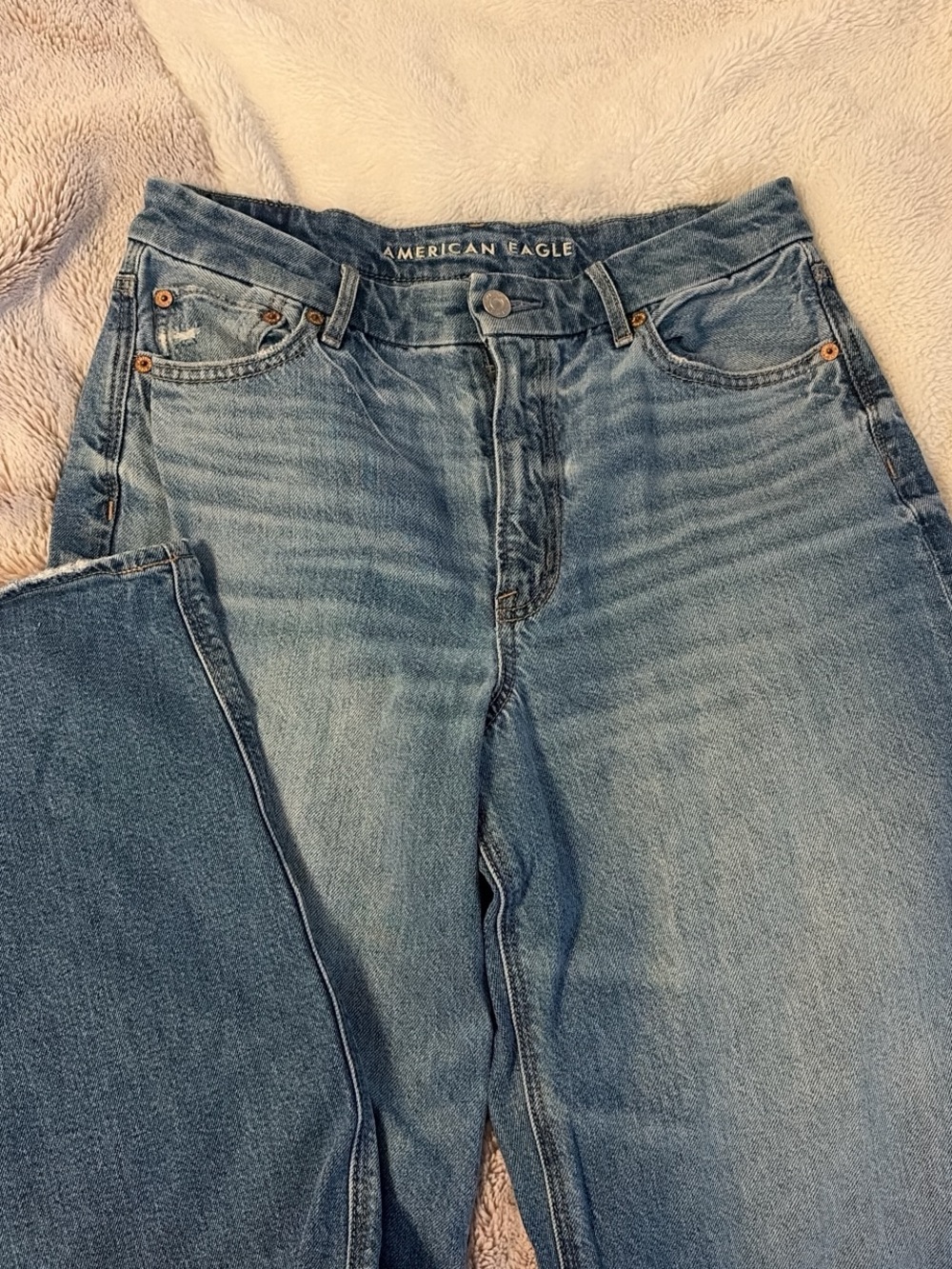 American Eagle Outfitters Women's Light Wash High-Rise Jeans
